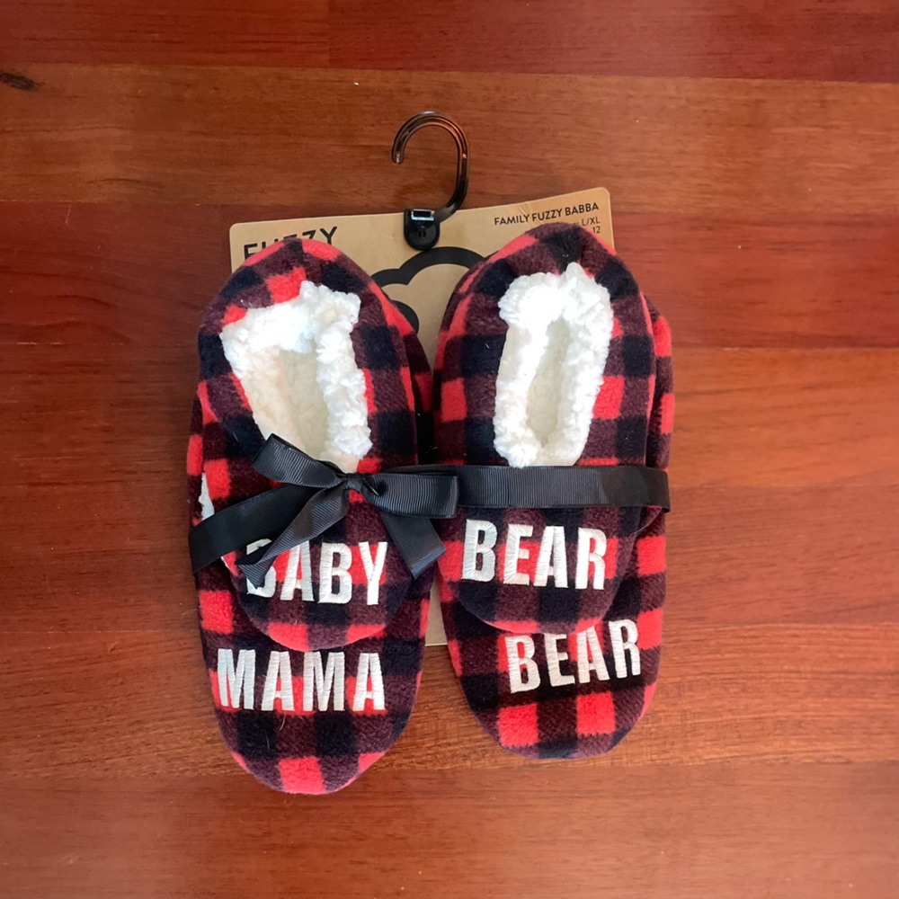 NWT 💚❤️🎄Red and Black Plaid Fuzzy Slippers